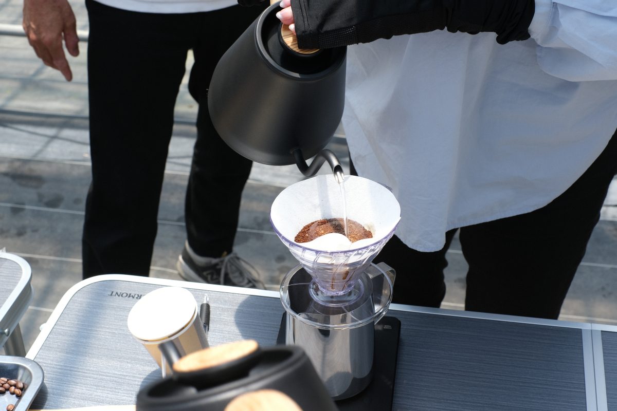 焙煎お湯を注ぐ